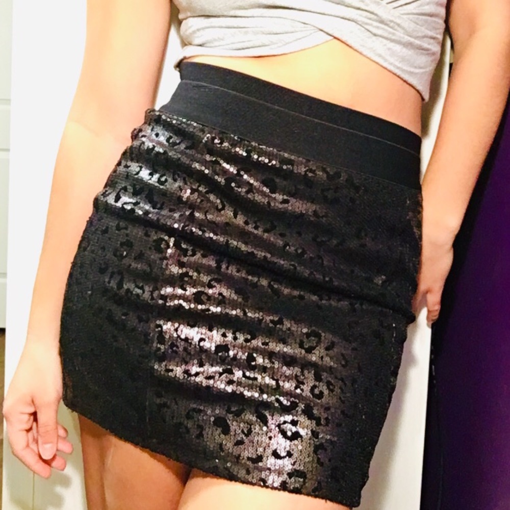 *Guess* Mini Skirt *Sequins* *Leopard Print*!